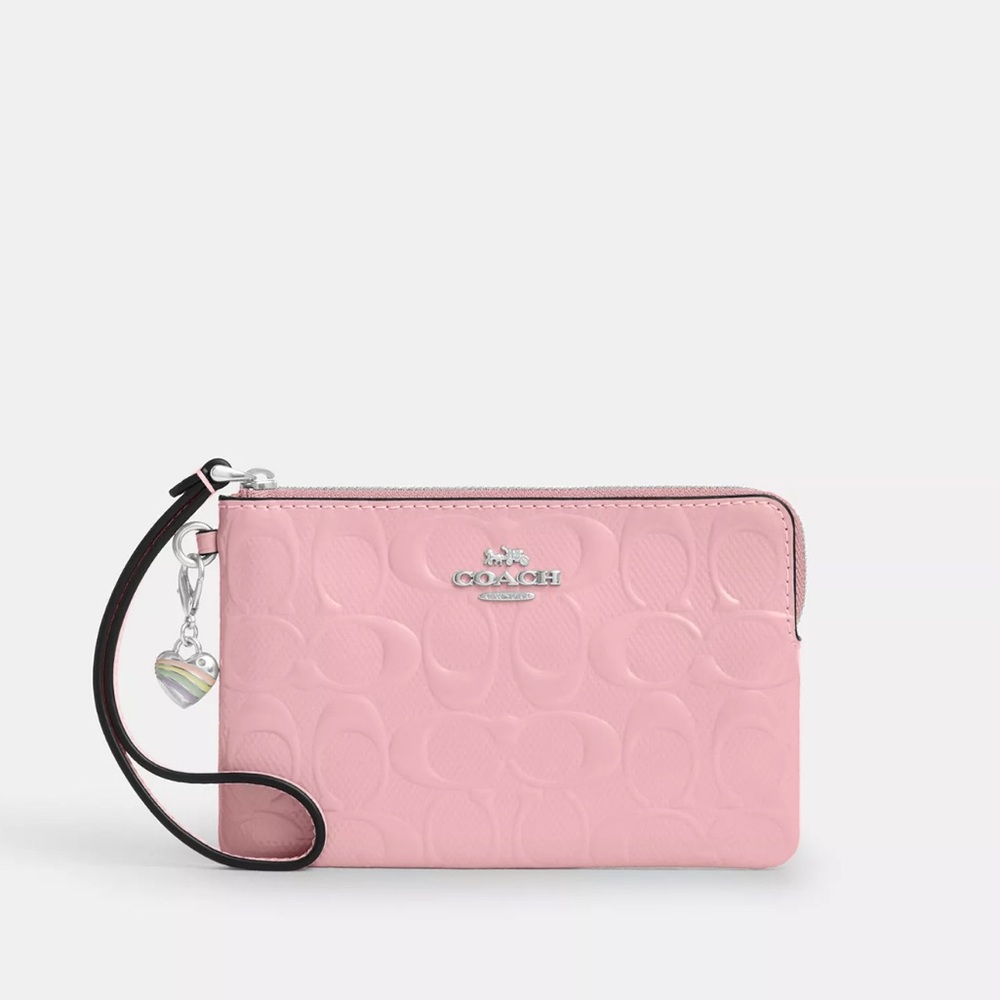 NWT Coach! Corner Zip Wristlet In Signature Leather X
With Heart Charm 🌸